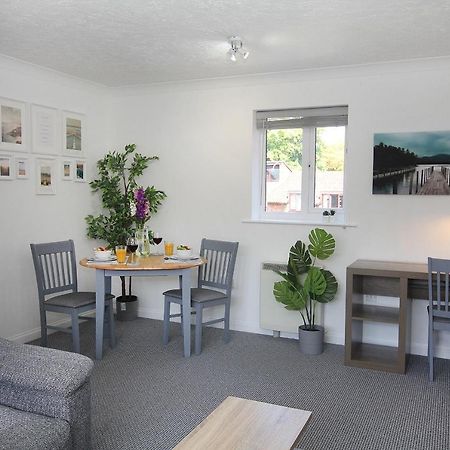 Chipad Mono - Quality City Centre Apartment, With Free Parking Space Chichester Dış mekan fotoğraf