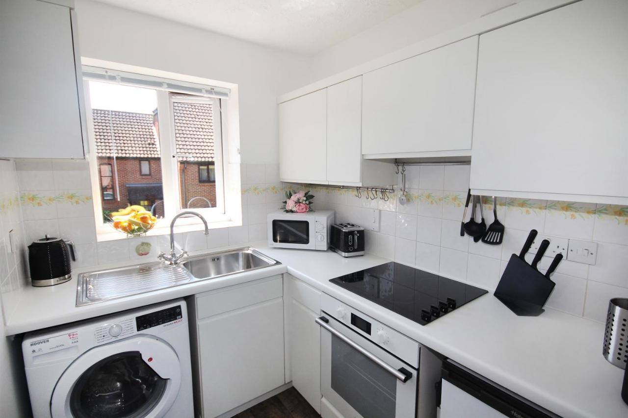 Chipad Mono - Quality City Centre Apartment, With Free Parking Space Chichester Dış mekan fotoğraf
