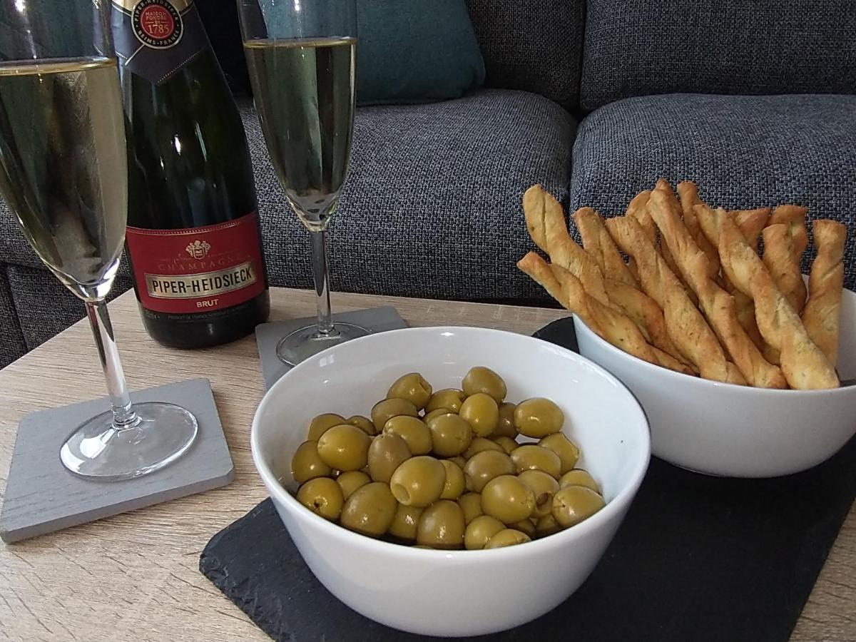 Chipad Mono - Quality City Centre Apartment, With Free Parking Space Chichester Dış mekan fotoğraf