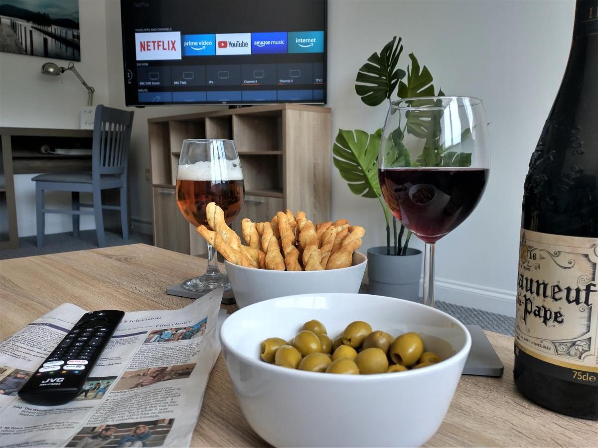 Chipad Mono - Quality City Centre Apartment, With Free Parking Space Chichester Dış mekan fotoğraf