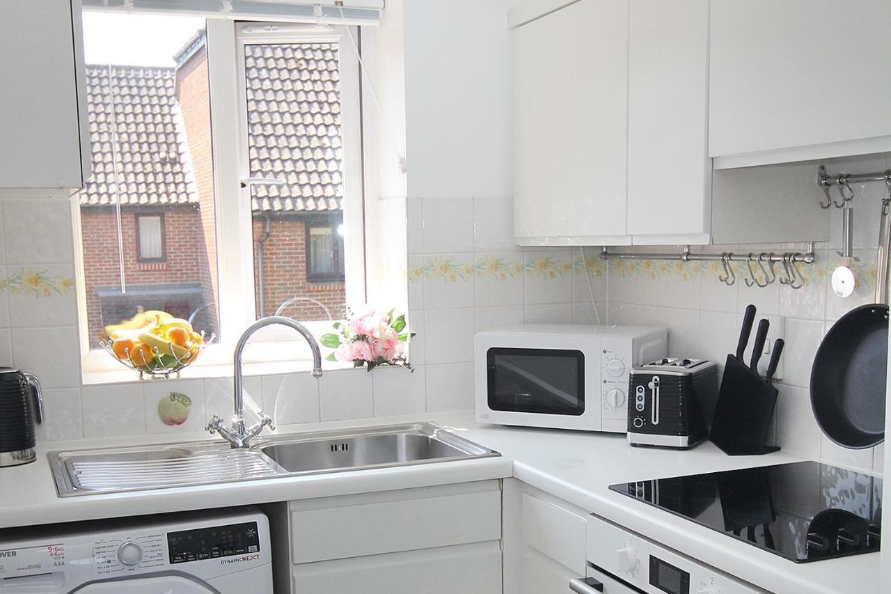 Chipad Mono - Quality City Centre Apartment, With Free Parking Space Chichester Dış mekan fotoğraf